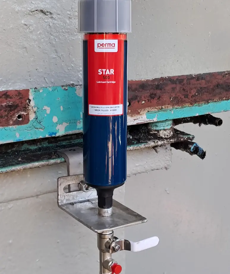sistemas lubricacion automatica perma gbl Barril para sistemas de lubricación automática Perma in situ junto a línea de producción industrial